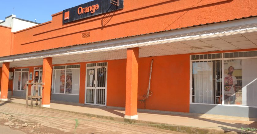 Beni: orange étend l’accessibilité à ses produits grace à son nouveau distributeur