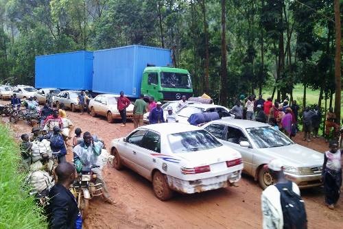 Insécurité sur le tronçon Butembo-Beni-Irumu : les chauffeurs suspendent le trafic jusqu’au retour de la paix sur cet axe