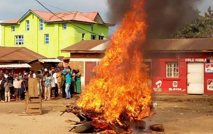 Sud-Kivu : 2 Soldats FARDC tués  puis brûlés par la population en colère à Nyangezi