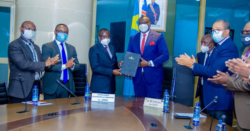 RDC : le ministres de l’ESU et celui du PTNTIC ont signé un contrat de digitalisation des services académiques et la connectivité