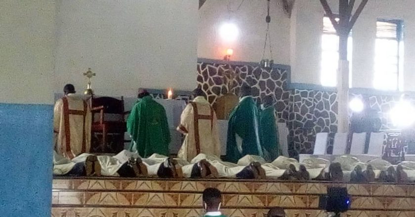 Butembo : l’évêque Sikuli ordonne 12 nouveaux prêtres et 4 diacres