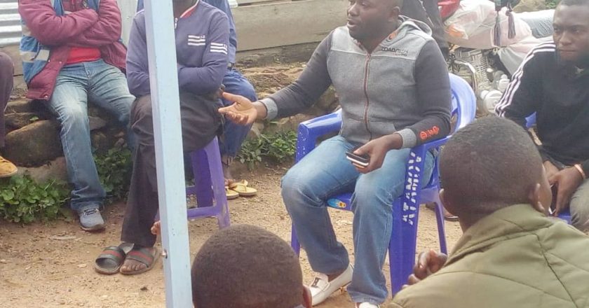 Nord-Kivu : l’émissaire du parlement des jeunes sensibilise les motards de Beni pour une ”sécurité de proximité participative”