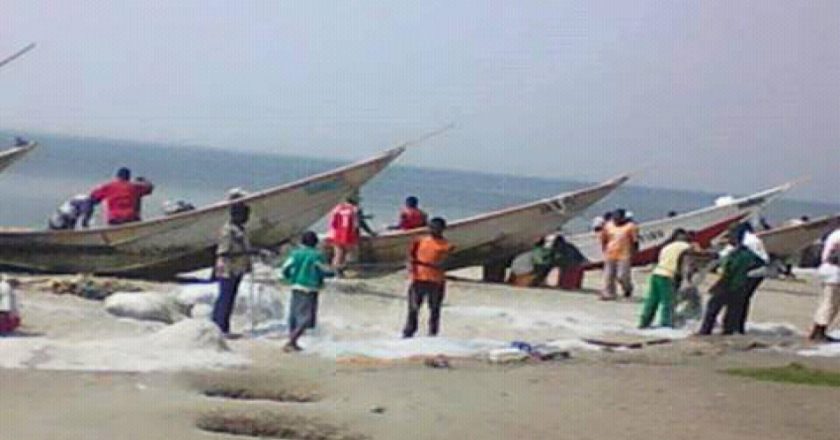 Nord-Kivu : une dizaine de pêcheurs congolais œuvrant sur les eaux du lac Édouard arrêtés avec leurs matériels de pêche
