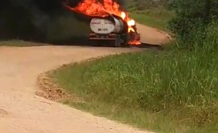 Beni: un blessé et un véhicule incendié lors d’une embuscade en secteur de Rwenzori