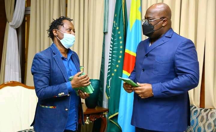 RDC : l’artiste musicien Congolais Lokwa Kanza a remis son nouvel album « Moko » à Félix Tshisekedi