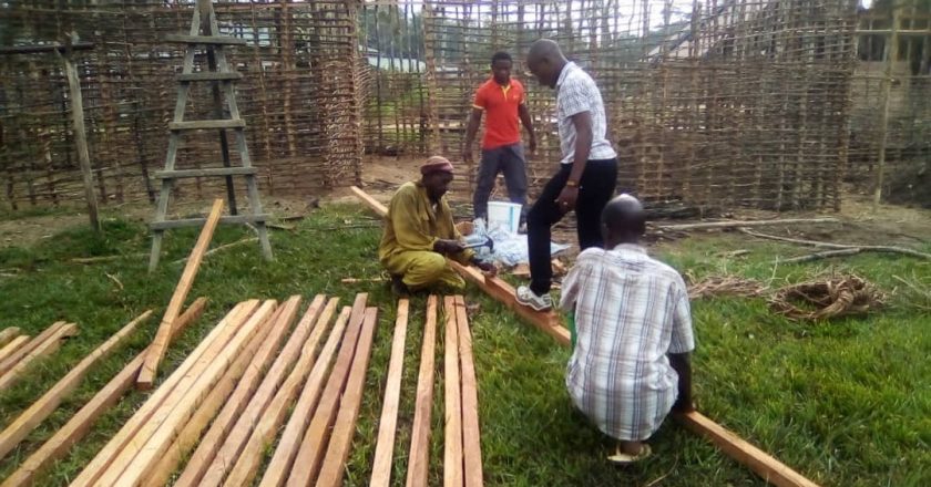 Mambasa : la population appuie l’EP Epulu Okapi après que sa toiture soit emportée par les vents violents