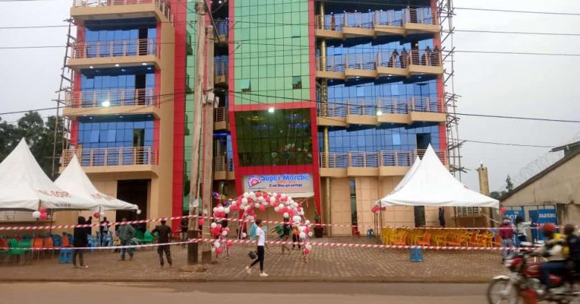 Beni : le maire intérimaire a inauguré un joli bâtiment commercial au centre ville