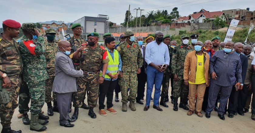 Beni: les travaux de construction de la route Kasindi-Beni-Butembo lancés à la frontière de Kasindi par le général major Camille Bombele