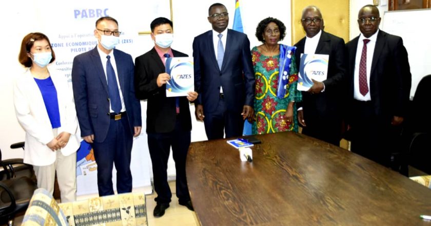 Coopération RDC-Chine : 3 sociétés chinoises signent le contrat d’occupation d’une zone à Kinshasa-Maluku