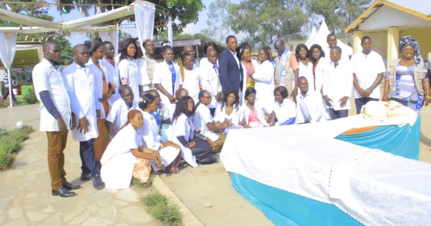 Ituri : “Les infirmiers appelés à prendre la conscience professionnelle” (Hon. Assamba Jean Bosco)
