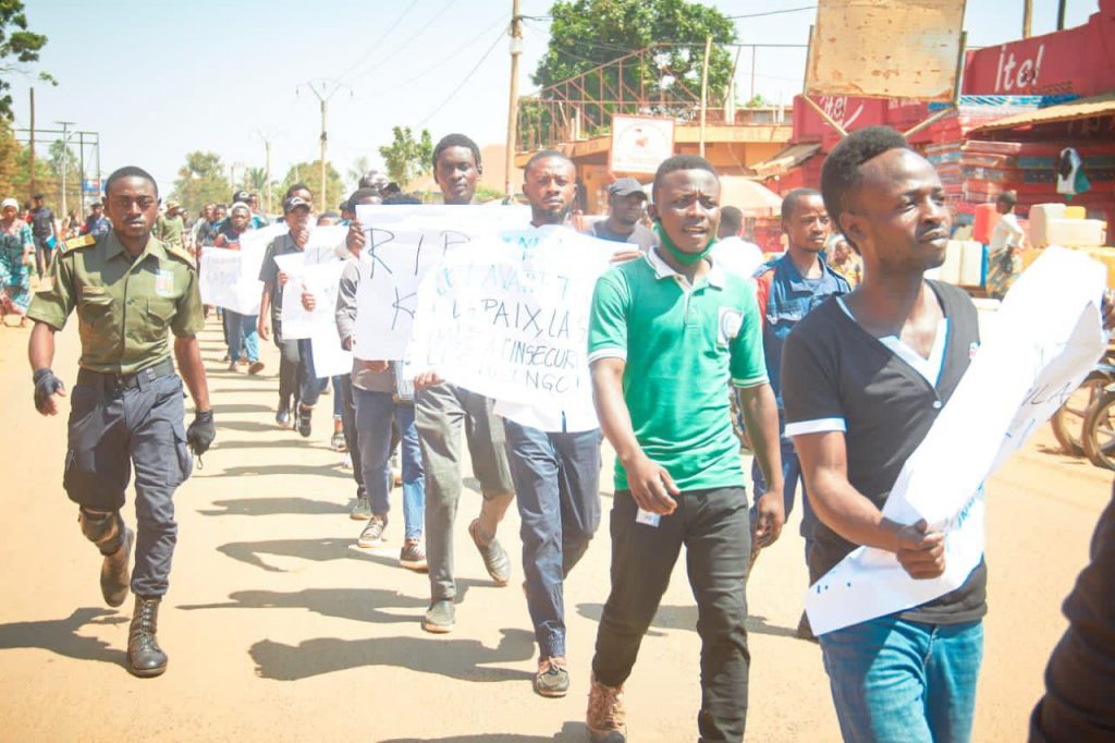 Beni : des étudiants marchent contre l’insécurité comme soutien à l’armée régulière