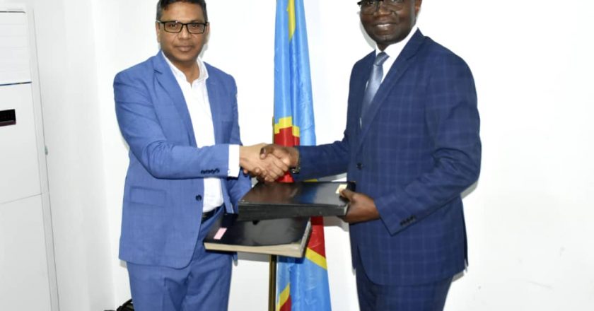 Kinshasa : le ministre de l’industrie signe un protocole de collaboration au profit de la RDC