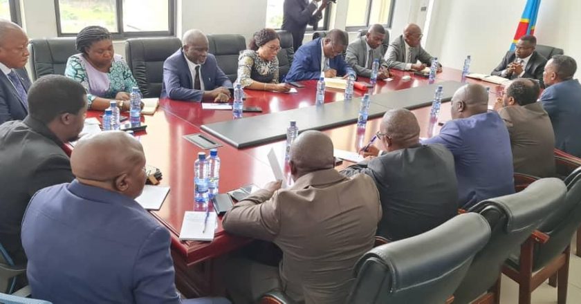 RDC : Julien Paluku a échangé avec les députés nationaux du Tanganyika et Haut-Lomami sur l’installation de l’usine de fabrication des précurseurs des batteries électriques