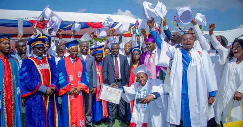 RDC-ESU : Muhindo Nzangi a procédé à la clôture officielle de l’année académique 2021-2022