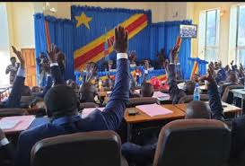 Sud-Kivu : 27 députés sur 34 présents à la plénière votent pour le départ du gouvernement Théo Ngwabidje 2