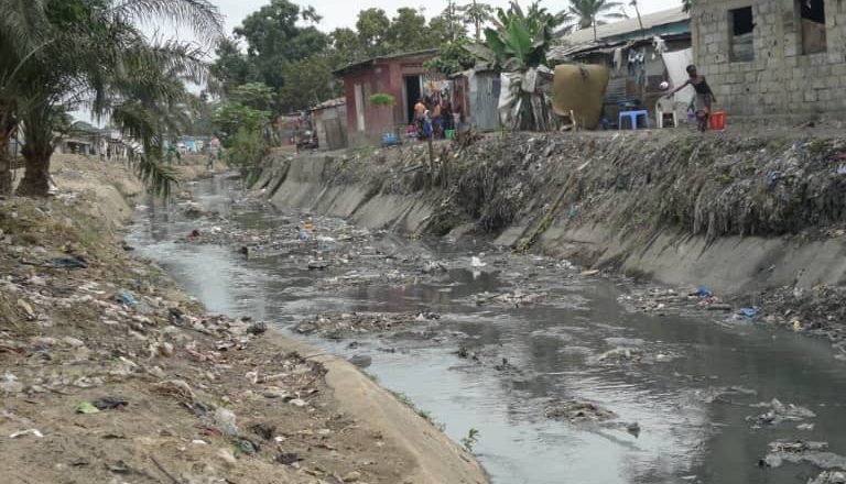 Kinshasa : “La destruction des constructions anarchiques sur le lit de la rivière Funa annoncée pour le mercredi prochain” (Gentiny Ngobila)