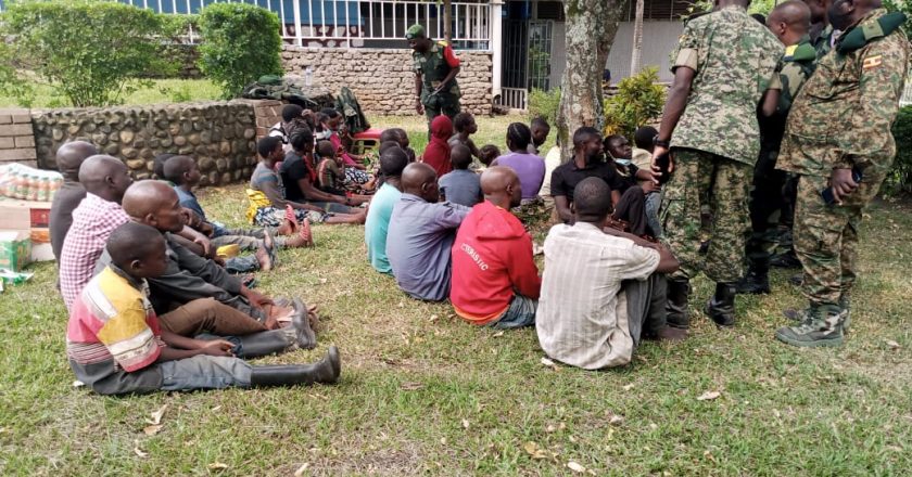 RDC/Ouganda : l’armée ougandaise remet 34 ex-otages des ADF aux FARDC