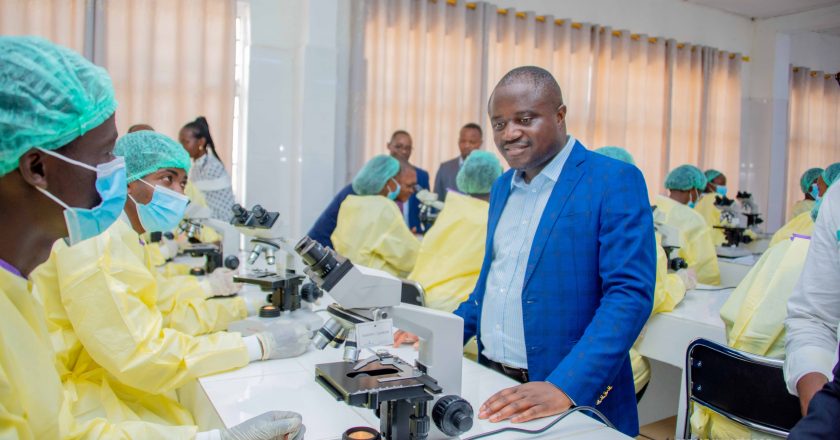 Nord-Kivu/ESU : le ministre Muhindo Nzangi inaugure un laboratoire à l’UNIGOM
