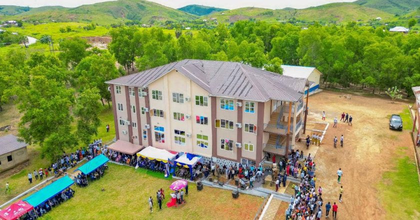 RDC : le ministre Muhindo Nzangi inaugure le nouveau bâtiment de la faculté de médecine à Boma