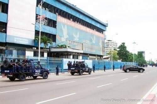 Kinshasa : « Aucun cas de blessure et de décès n’a été enregistré du côté des manifestants lors du Sit-in devant le siège de la CENI, plutôt 4 blessés côté police” (PNC)