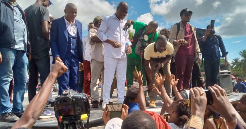 Kasaï Central : Martin Fayulu devant la population de Kananga