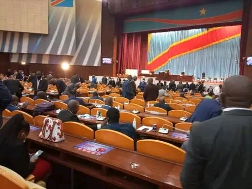 Répartition des postes au bureau définitif de l’Assemblée nationale en RDC : le seul poste de rapporteur adjoint attribué à l’opposition, ce qu’elle refuse