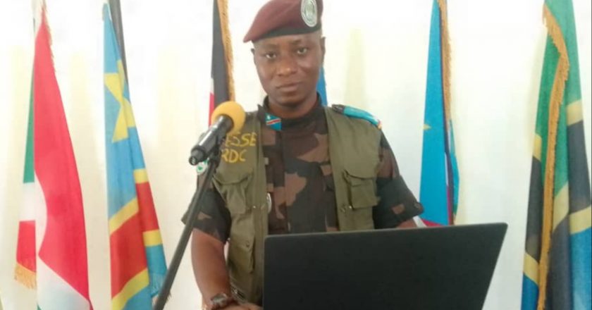 Beni : l’au-revoir du capitaine Antony Mualushayi après la nomination du nouveau porte-parole des opérations Sokola 1 grand Nord, le sous-lieutenant Mbuyi Reagan