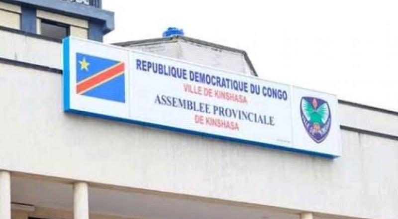 Assemblée provinciale de Kinshasa : le président du bureau d’âge boude la remise et reprise et dit avoir saisi le Conseil d’État