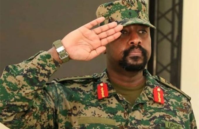 Menaces du fils de Museveni contre l’intégrité de la RDC : le chef de l’UPDF déclare que ses éléments n’empêcheront pas le M23 à prendre Kisangani