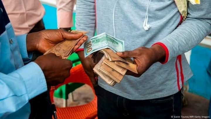 RDC : « la chute du dollar est un feu de brousse », declare Jean-Claude Katende