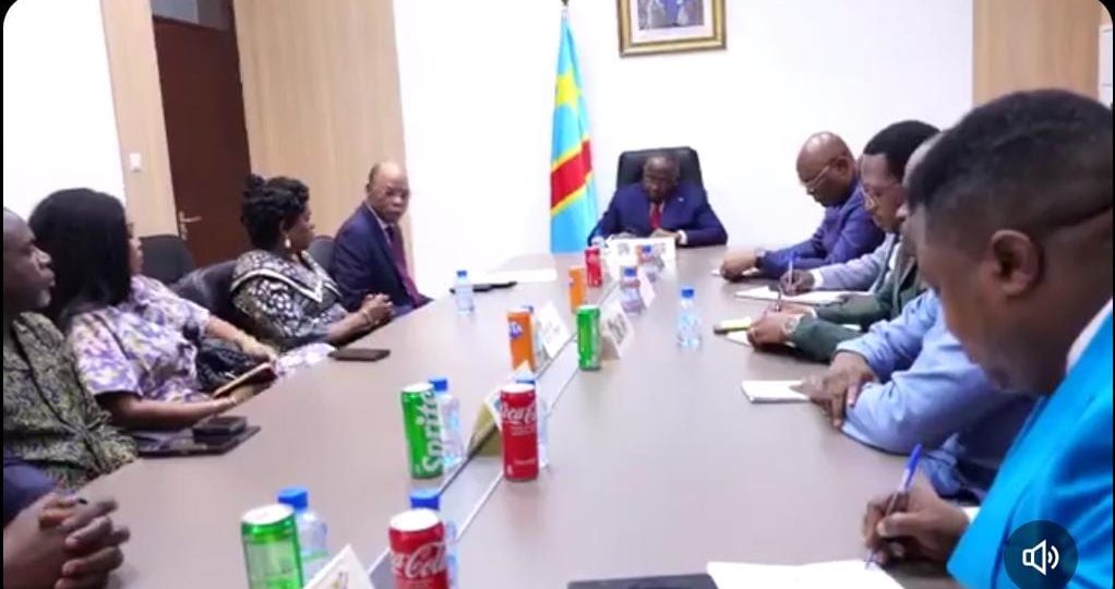 Kasaï-Orientale : Jacquemin Shabani échange avec le caucus des députés sur le renforcement de la sécurité provinciale
