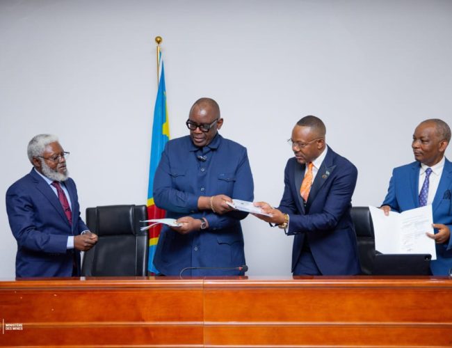 Mines : la RDC signature de l’accord-cadre institutionnel relatif à la mise en œuvre du Programme National AXIS et de l’initiative GOLDCONNECT