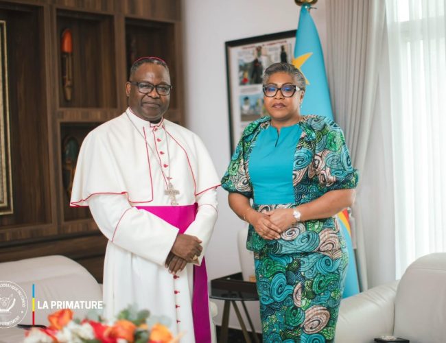 Kinshasa : tête-à-tête entre Judith Suminwa et l’évêque Mgr Chrispin Kimbeni autour de la situation sociale des populations de l’ancien district de la Lukaya et le délabrement avancé de la RN16