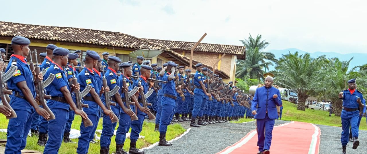 Burundi : Evariste Ndayishimiye révoque l&rsquo;un de ses officiers de la police pour vol du riz destiné aux troupes